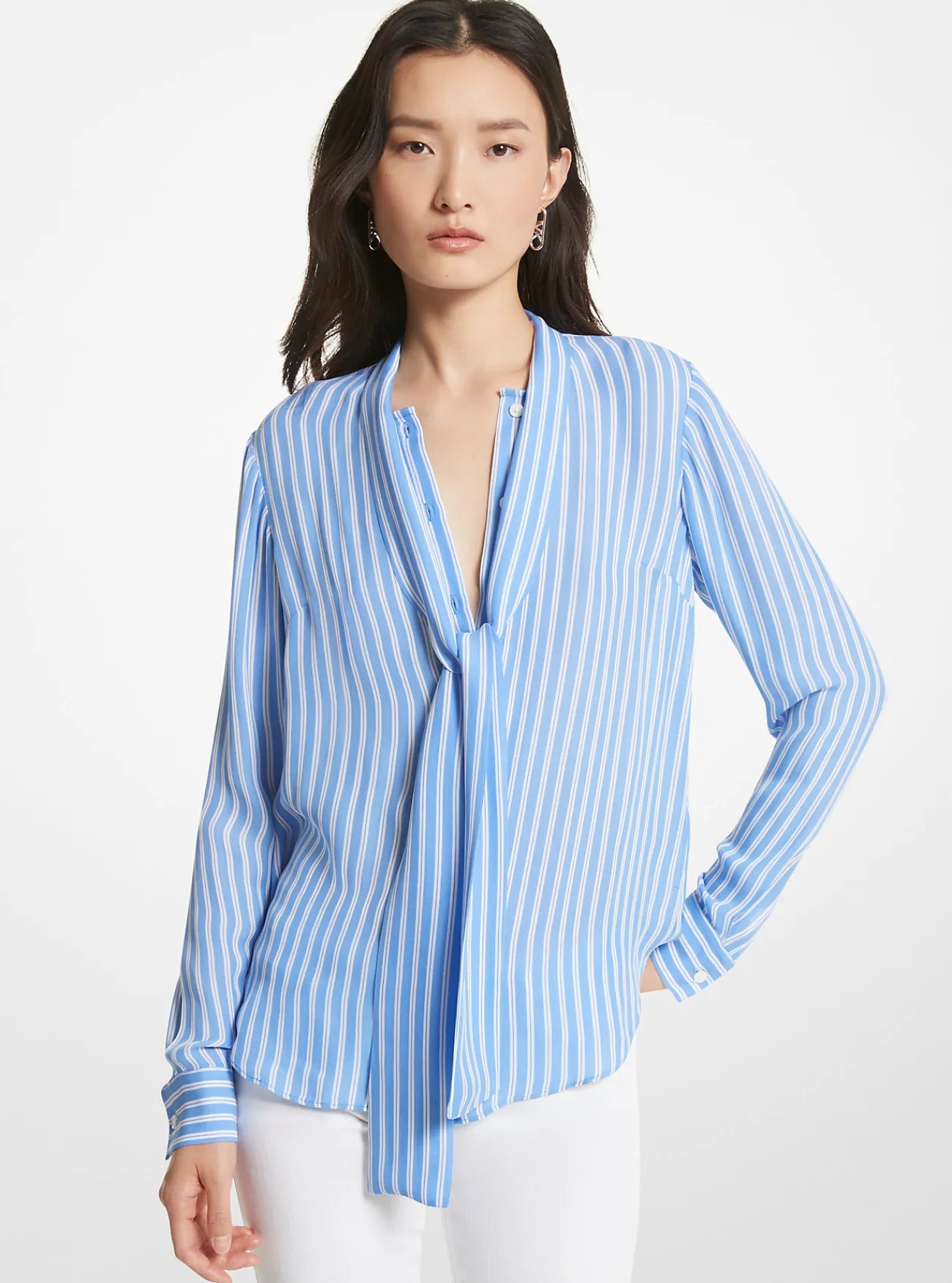 Michael Kors Blouse van gestreepte cr&ecirc;pe georgette met striksluiting bij de hals Clearance