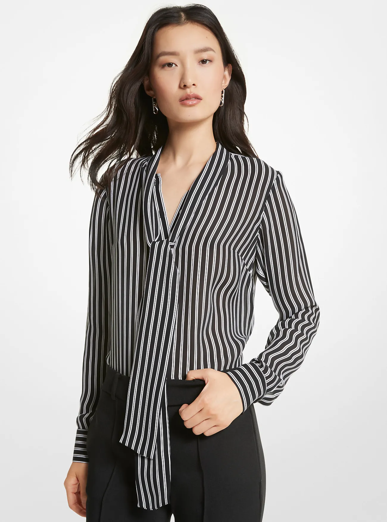 Michael Kors Blouse van gestreepte cr&ecirc;pe georgette met striksluiting bij de hals ZWART Discount