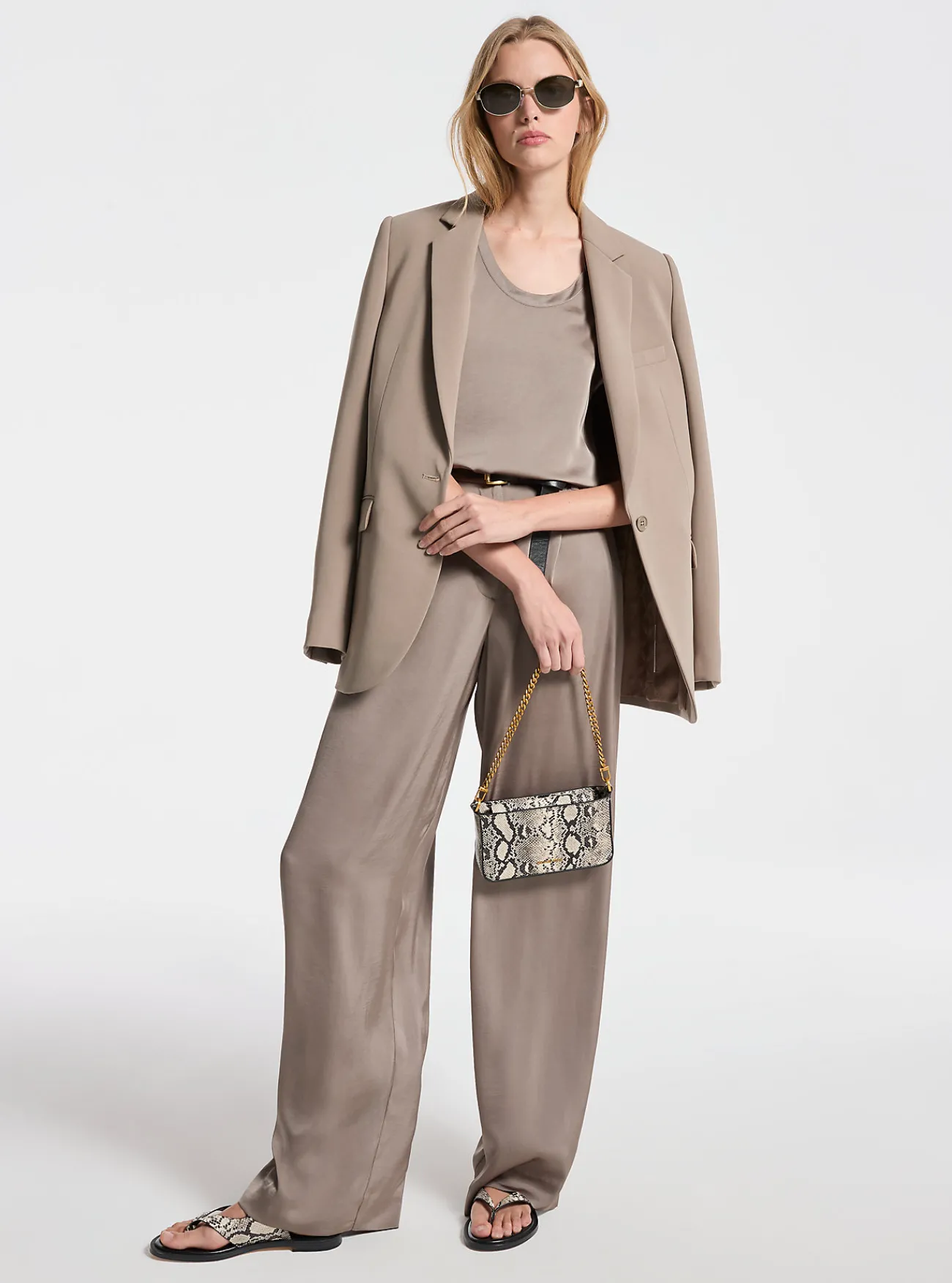Michael Kors Enveloptas Bryant van leer met slangenprint in reli&euml;f, aanpasbaar en klein NATUREL Hot